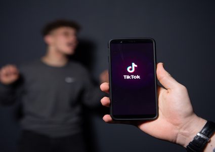 "مظاهر دخيلة على الثقافة العربية والإسلامية سببها "TikTok"