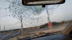 مستوطنون يهاجمون مركبة على طريق نابلس رام الله