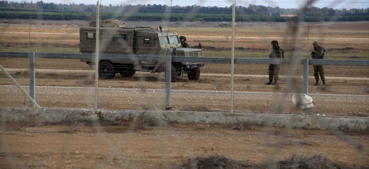 الاحتلال يعتقل اثنين زعم أنهما تسللا عبر السياج الفاصل جنوب غزة