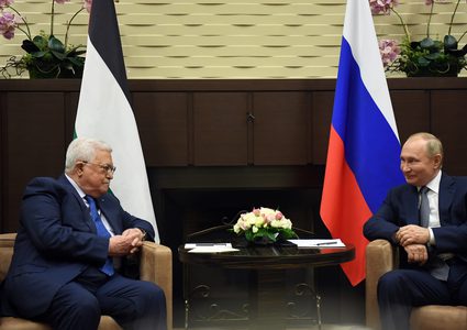 الرئيس عباس يجتمع مع نظيره الروسي