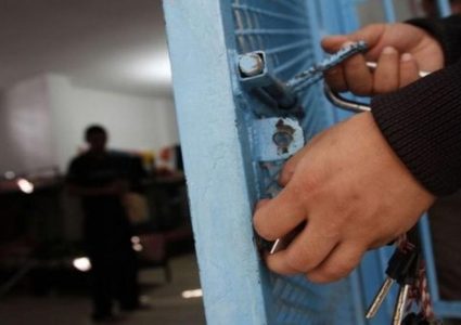 ووفق نادي الأسير، فإن نحو 160 قاصرا يقبعون في سجون الاحتلال، موزع