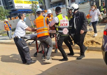 إصابة خطيرة لعامل بورشة بناء في الداخل المحتل