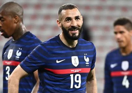 الحكم على بنزيما في قضية ابتزاز فالبوينا