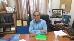 طبيب من نابلس يساعد المحتاجين وأجرى (5000) عملية قلب مفتوح