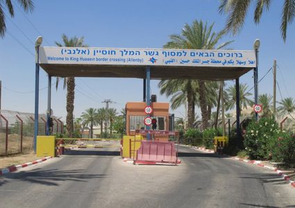 قرار أردني بتوسيع جسر الملك حسين