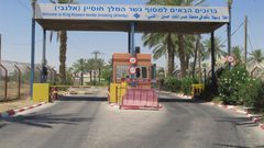 قرار أردني بتوسيع جسر الملك حسين