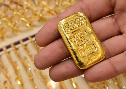 الذهب يرتفع بفعل سلالة كورونا الجديدة