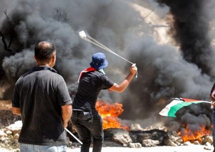 إصابة صحفي بـ"المطاط" وعشرات المواطنين بالاختناق في بيتا