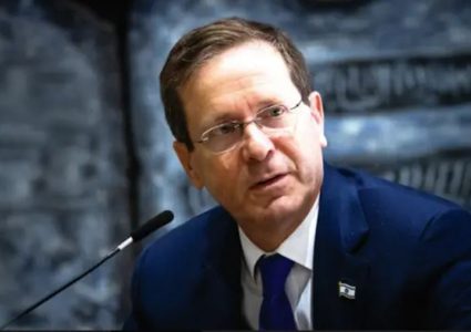 رئيس دولة الاحتلال يستعد لاقتحام المسجد الإبراهيمي