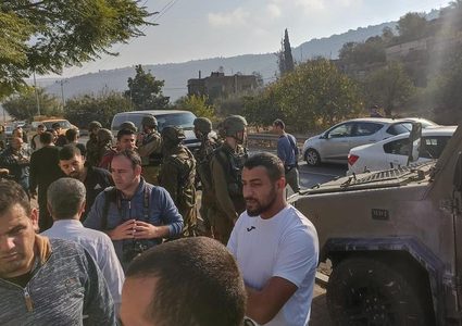 الاحتلال ومستوطنوه يعتدون على المواطنين والصحفيين في قرية اللبن