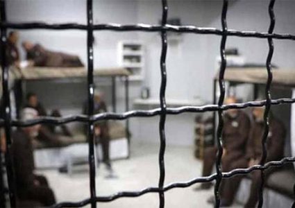 ثلاثة أسرى يواصلون إضرابهم عن الطعام