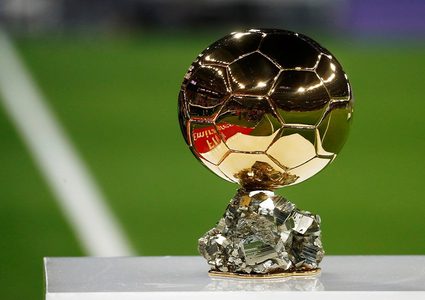 المسؤول عن "الكرة الذهبية" يلمح للفائز بالجائزة