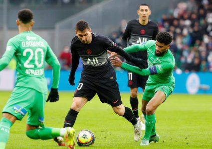 ميسي يصنع 3 أهداف في فوز باريس على سانت إيتيان