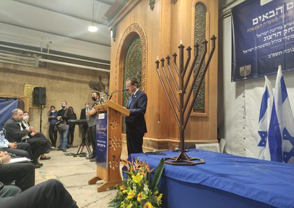 هرتسوغ يقتحم الحرم الإبراهيمي