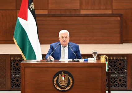 الرئيس عباس: نسعى لتكريس أسس الديمقراطية عبر اجراء الانتخابات