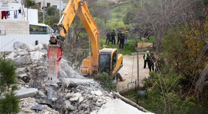 الاحتلال يخطر بهدم ووقف البناء لمنشآت تجارية جنوب جنين
