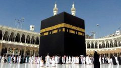 السعودية تعلن شروط تأشيرة السفر لأداء العمرة