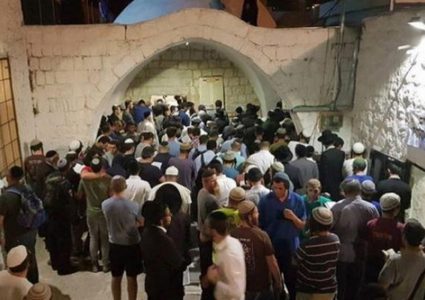 إصابات بالمطاط والاختناق إثر اقتحام مستوطنين مقام يوسف في نابلس