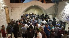 إصابات بالمطاط والاختناق إثر اقتحام مستوطنين مقام يوسف في نابلس