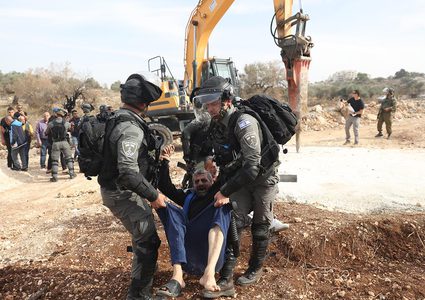 الاحتلال يعتقل ستة شبان من بلدتي سلواد وكفر نعمة