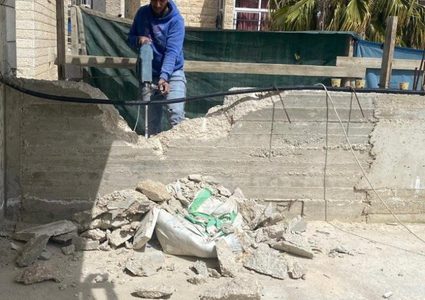 الاحتلال يهدم منزلا في سلوان ويجبر آخر على هدم منزله بجبل المكبر