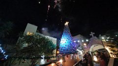 الناصرة تحتفل بإضاءة شجرة الميلاد