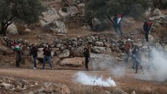 إصابات بالرصاص والاختناق خلال مواجهات مع الاحتلال في بيت دجن