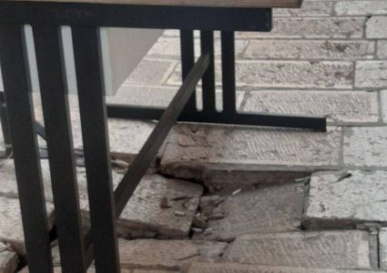 انهيار جزئي في أرضية منطقة باب الحديد بالقدس بسبب الحفريات