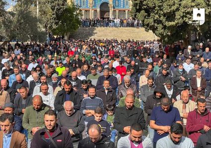 50 ألف مصل يؤدون صلاة الجمعة في المسجد الأقصى المبارك