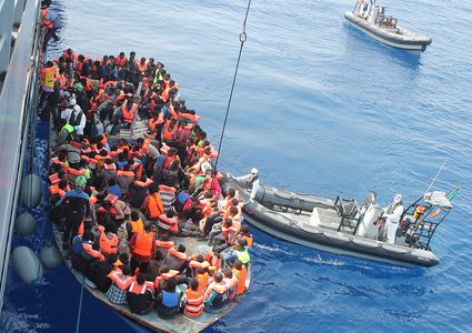قبرص تنقل 50 مهاجرا بمبادرة من البابا
