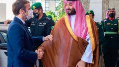 ماكرون يطلق مبادرة فرنسية سعودية ويتصل بمقياتي