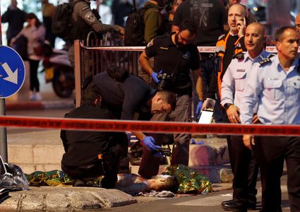 يديعوت: الاحتلال اعتقل شقيق منفذ عملية الطعن في القدس