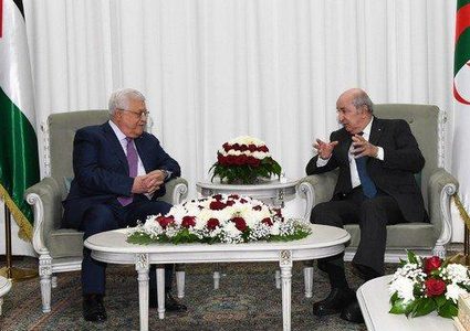 الرئيس يجتمع مع نظيره الجزائري ويطلعه على آخر التطورات السياسية