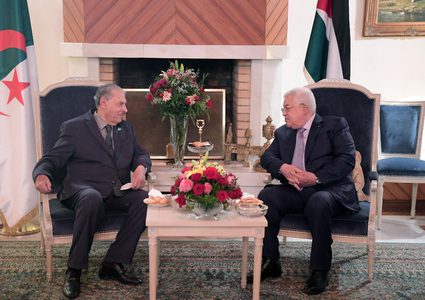 الرئيس يطلع رئيس مجلس الأمة الجزائري على آخر التطورات السياسية