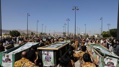 الحوثيون يشيعون 25 عنصرا قتلوا في معر