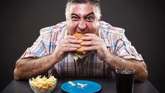 مطعم يحظر دخول زبون لأنه يأكل كثيرا