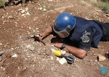 نبلس: الشرطة تتلف اجساما مشبوهة عُثر عليها في بلدة قبلان