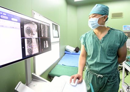 رجل يتفاجئ بنمو ضرس في أنفه