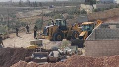 الاحتلال يهدم منزلا وبئر مياه ويجرف 105 دونمات في محافظة الخليل