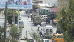 الاحتلال يفحص كاميرات المراقبة لأحد المنازل في بلدة الخضر