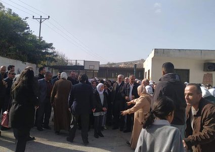 وفد دبلوماسي يطلع على انتهاكات الاحتلال بمدارس اللبن جنوب نابلس