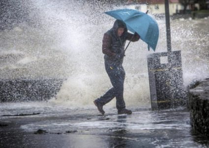 الطقس: تتأثر البلاد بمنخفض جوي مصحوب بعواصف رعدية