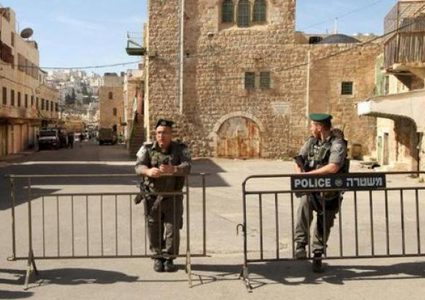 الاحتلال يمنع لجنة اعمار الخليل من ترميم 12 منزلا بالبلدة القديمة