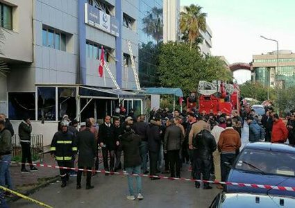 مقتل شخص وإصابة 12 في حريق بالمقر الرئيسي لحزب النهضة في تونس