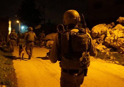 الاحتلال يعتقل سبعة مواطنين بعد اقتحام أنحاء متفرقة من القدس