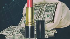 النساء تشتري أحمر الشفاه في أوقات الركود والأزمات الاقتصادية
