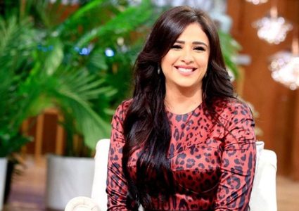 ياسمين عبد العزيز تبكي وتروي تفاصيل صادمة حول مرضها