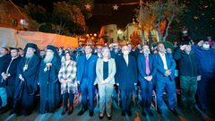 بيت جالا تحتفل بإضاءة شجرة الميلاد