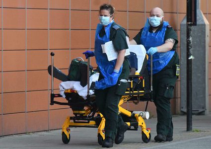 بريطانيا ترفع مستوى التأهب لكورونا تزامنا مع تفشي متحور أوميكرون