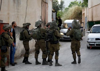 حملة اعتقالات في الضفة واعتداءات على المواطنين